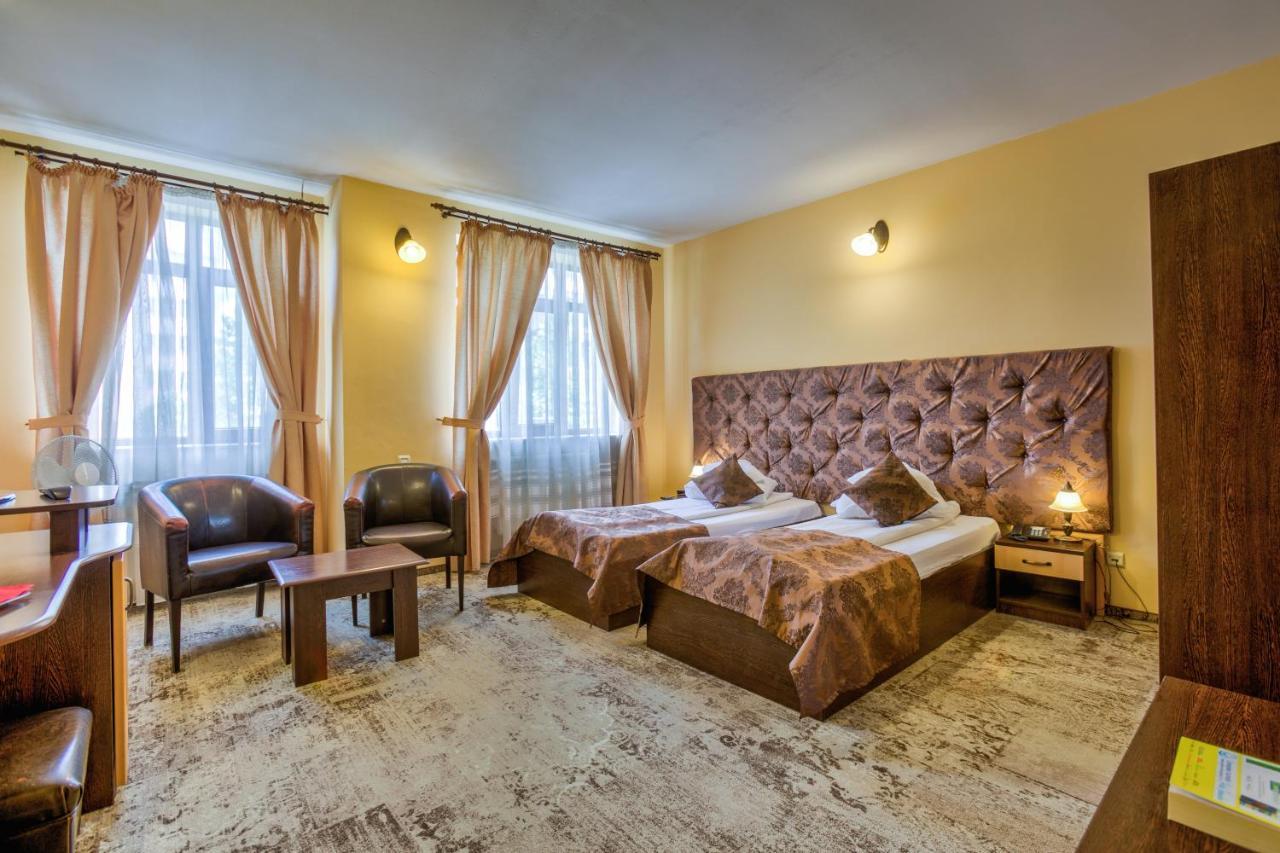 Pensiunea Ambient Brasov Luaran gambar
